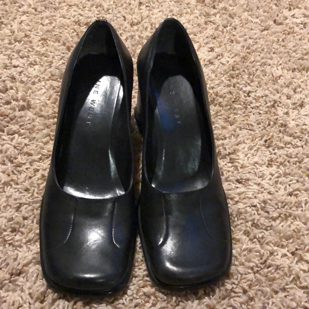 Gently Worn Nine West Wedges 8.5M